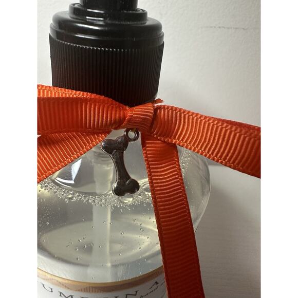 TWO Pumpkin Apple Scented Dye Free Hand Soaps 17.5 fl. oz. Made Cruelty Free - Picture 3 of 3